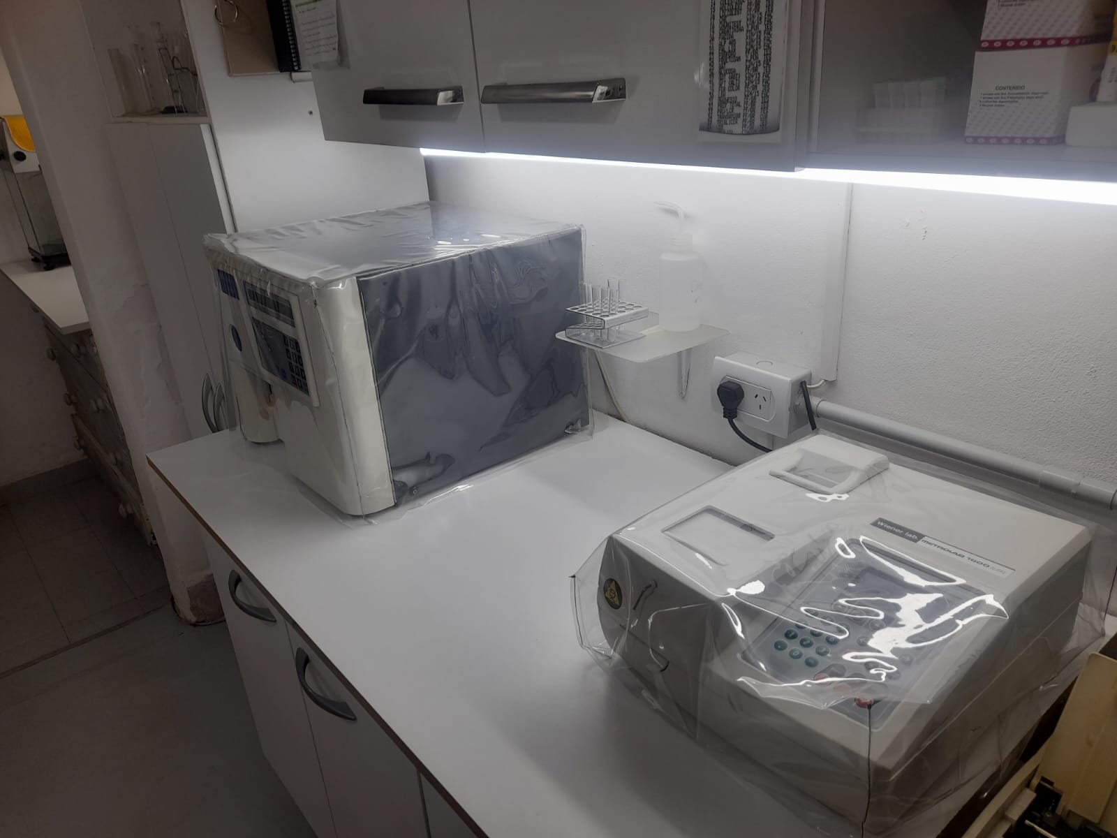 Equipamiento de laboratorio microbiológico